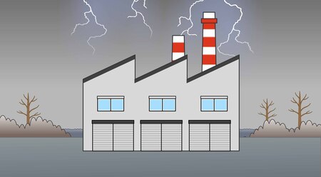 台風やゲリラ豪雨による落雷と浸水リスクにさらされる工場の外観イメージ
