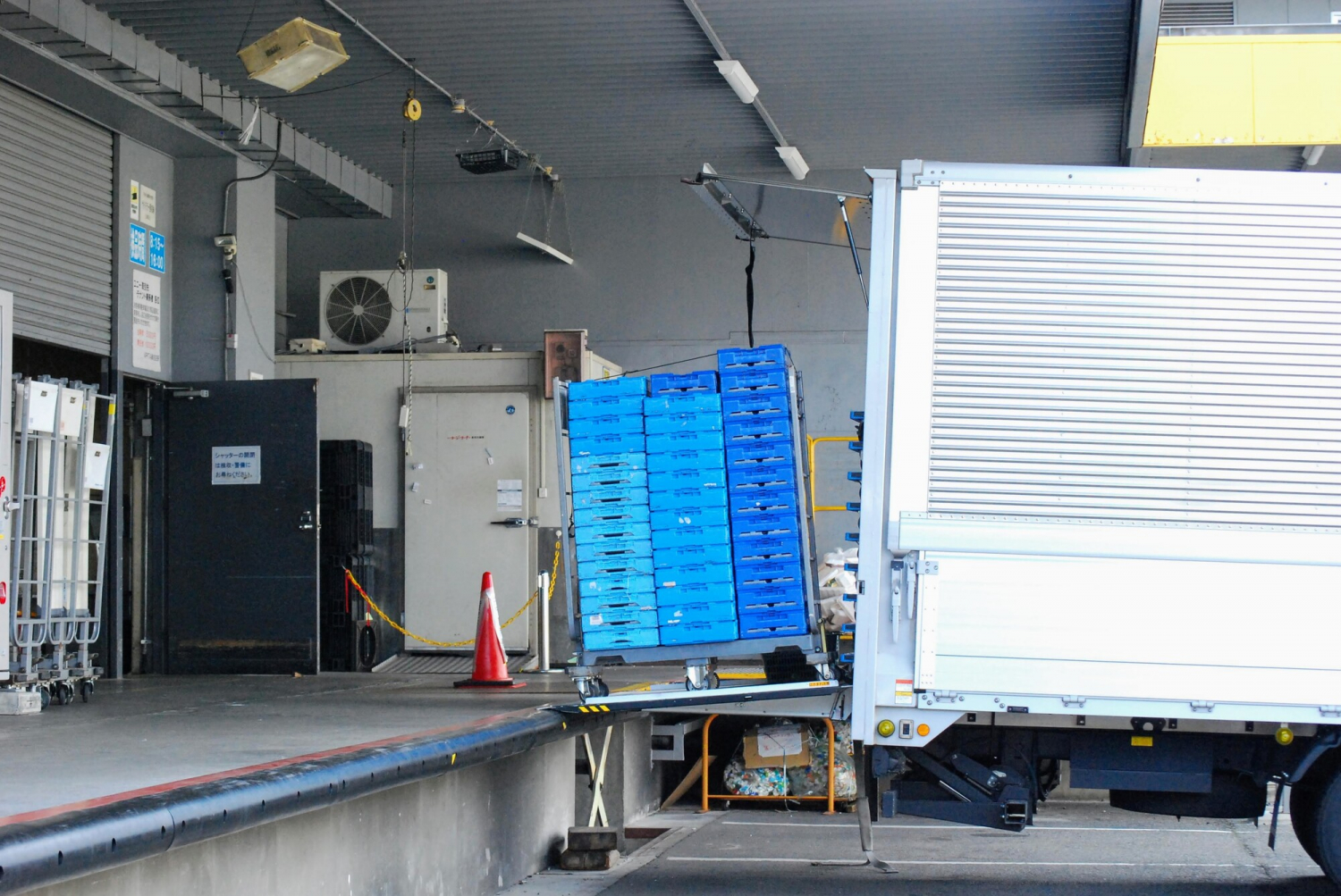 【2026年施行】改正物流効率化法の重要ポイントと、荷待ち・荷役を削減する自動化ソリューション