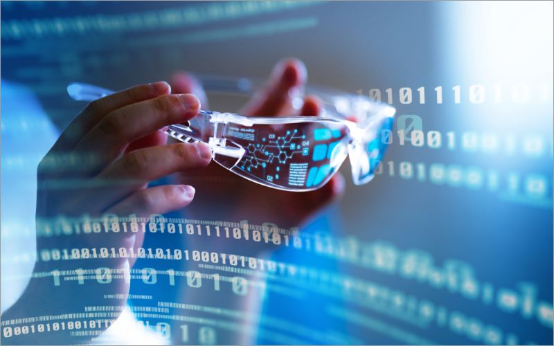 スマートグラスを装着した作業イメージ