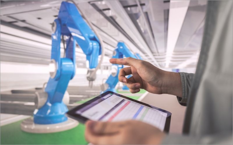 産業ロボットの主な種類や特徴、導入が進みつつある背景について解説