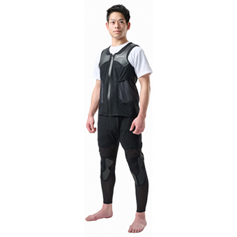 DARWING UT-Riseを装着した男性