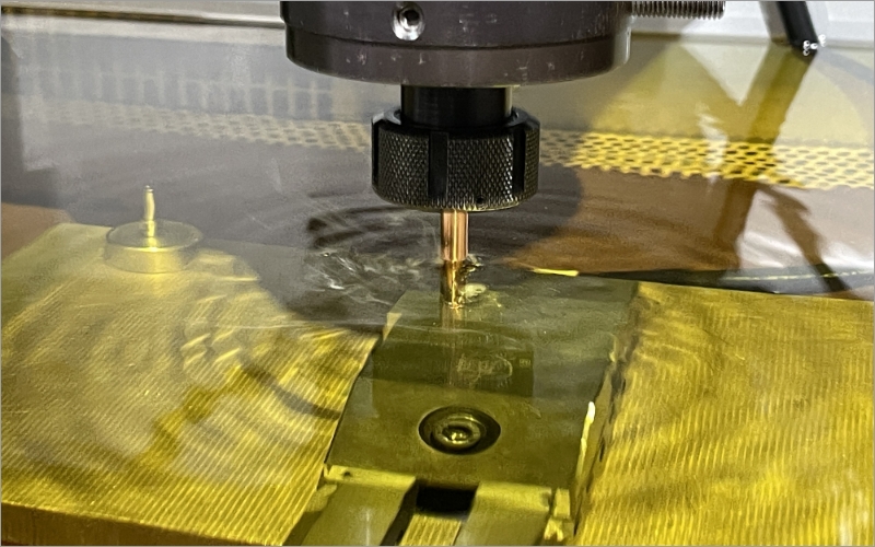 形彫り放電加工機