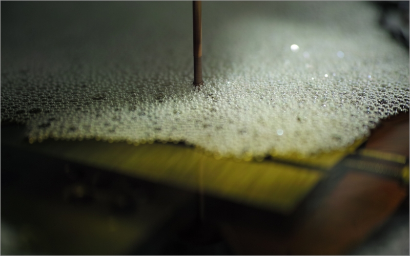 細穴放電加工機