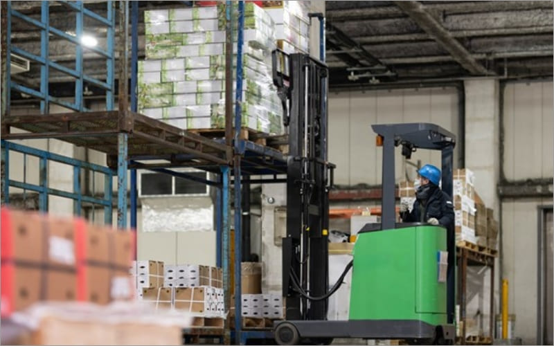 フォークリフトでの荷物運搬