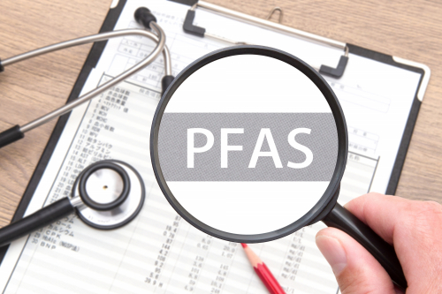 PFAS規制強化の波にどう対応する？製造・工事業者が今すべきこと