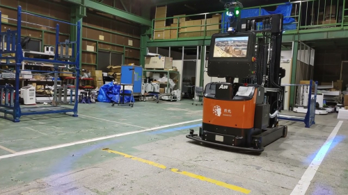 AGF(無人フォークリフト)『月光ロボットA20』（テクトレ株式会社）