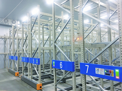 電動式移動パレットラック『ラックランナ』