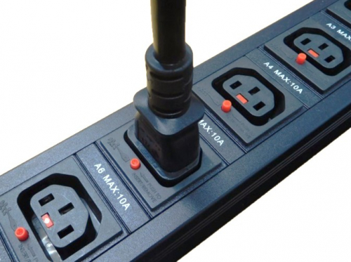 抜け防止ロック電源コンセントバー『LOCK PDU』